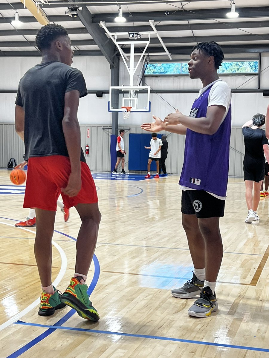 JJAndrews2026's tweet photo. ⚒️ IRON SHARPENS IRON ⚒️
@SlimVanBuren26
@big73miller @CrunkdOutEnt OPEN RUN SHOWCASE
#2026ArkansasHOOPS #RisingFRESH https://t.co/oh8nmmyWwm