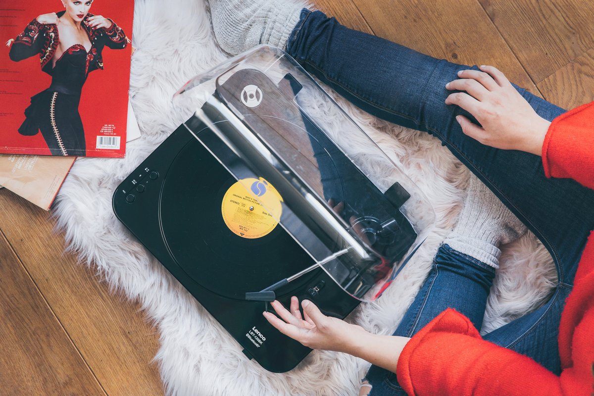 hmvtweets's tweet photo. Summer Tech prize draw!

1 winner will win a Lenco LBT-120BT black Bluetooth turntable with SPB-260 speakers and a runner up will win a TT-115CR turntable!

RT w #hmvSummerTech
like this post
follow us
UK only, ends next Monday https://t.co/f0vMTlhz9W