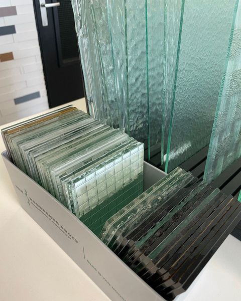 VerhoevenVerf's tweet photo. Wist u dat we bij Verhoeven ook glas hebben? Groot assortiment in soorten en diktes, en (enkellaags) glas kan doorgaans meteen voor u op maat gesneden worden. https://t.co/fXzN70sSZs