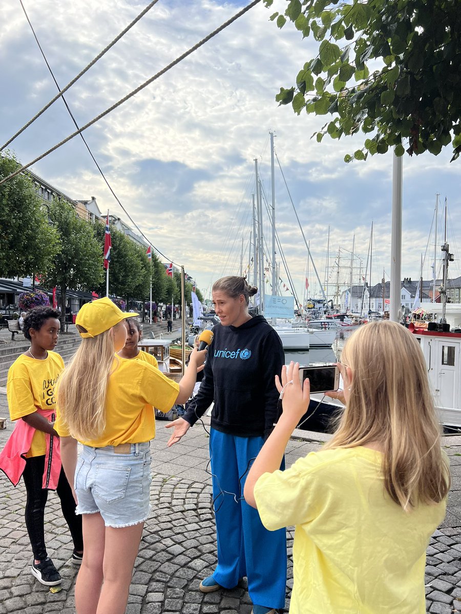 MillaViken's tweet photo. Møtte Child Press Arendal som stilte meg spørsmål om klimakrisa og barns rettigheter 🌱🌎

Jeg spurte dem om de opplever at voksne hører på deres meninger. Det gleder meg at de svarte ja, for slik er det ikke for alle barn. 

📣 Det må vi gjøre noe med ✊ https://t.co/uFh6EqzYsU