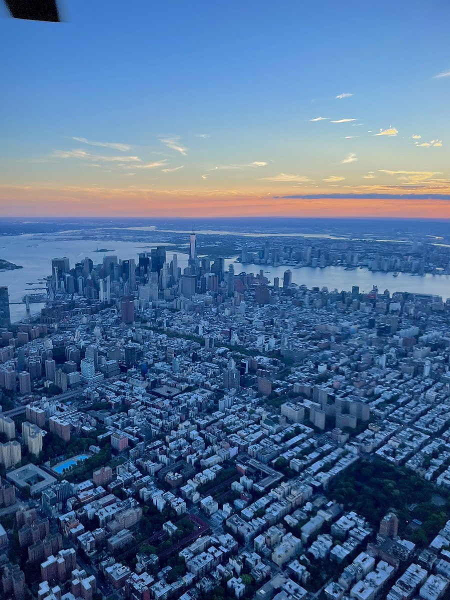 Lukas_ligey's tweet photo. Parce que New York c’est sympa en hélico https://t.co/lBmKiob4tF