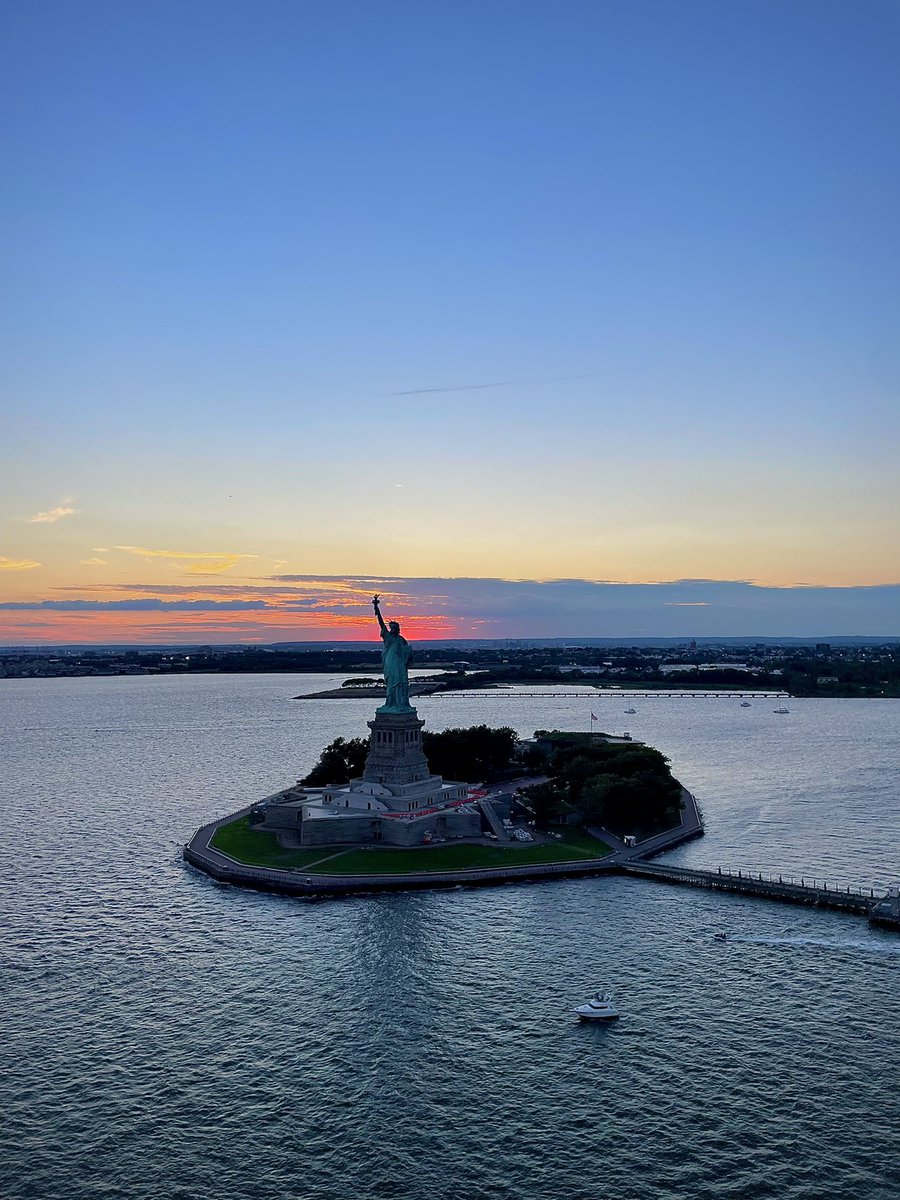 Lukas_ligey's tweet photo. Parce que New York c’est sympa en hélico https://t.co/lBmKiob4tF