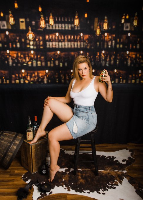 Mommy&rsquo;s Foot Fetish Bar &mdash; All COCKtails sipped from my perfect toes 😈 https://t.co/sc9QNyEOaS