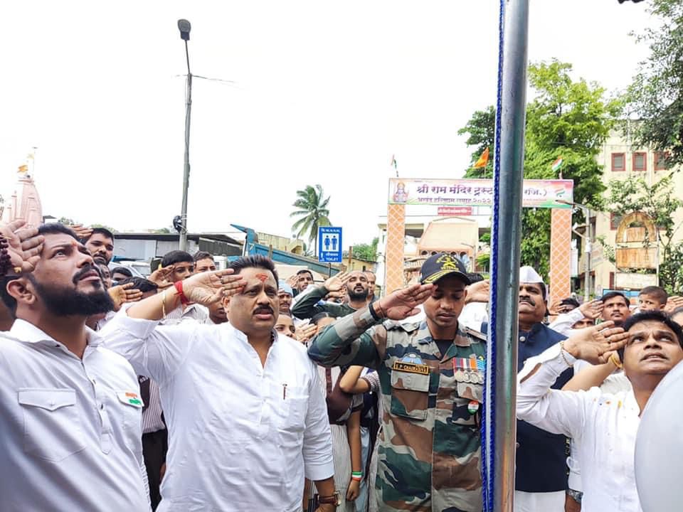 Sandeep97010265's tweet photo. महाराष्ट्र नवनिर्माण सेना मिरा भाईंदर शहर

भारताचा ७५ वा #अमृतमहोत्सवी #स्वतंत्र दिवस मिरा भाईंदर शहरात विवध ठिकाणी मोठ्या उत्साहात साजरा करण्यात आला या निमित्त आपली उपस्थिती लावली आणि सर्व देश वाशियाना स्वतंत्र दिनाच्या शुभेछा दिल्या. https://t.co/YAxRPz8Qwv