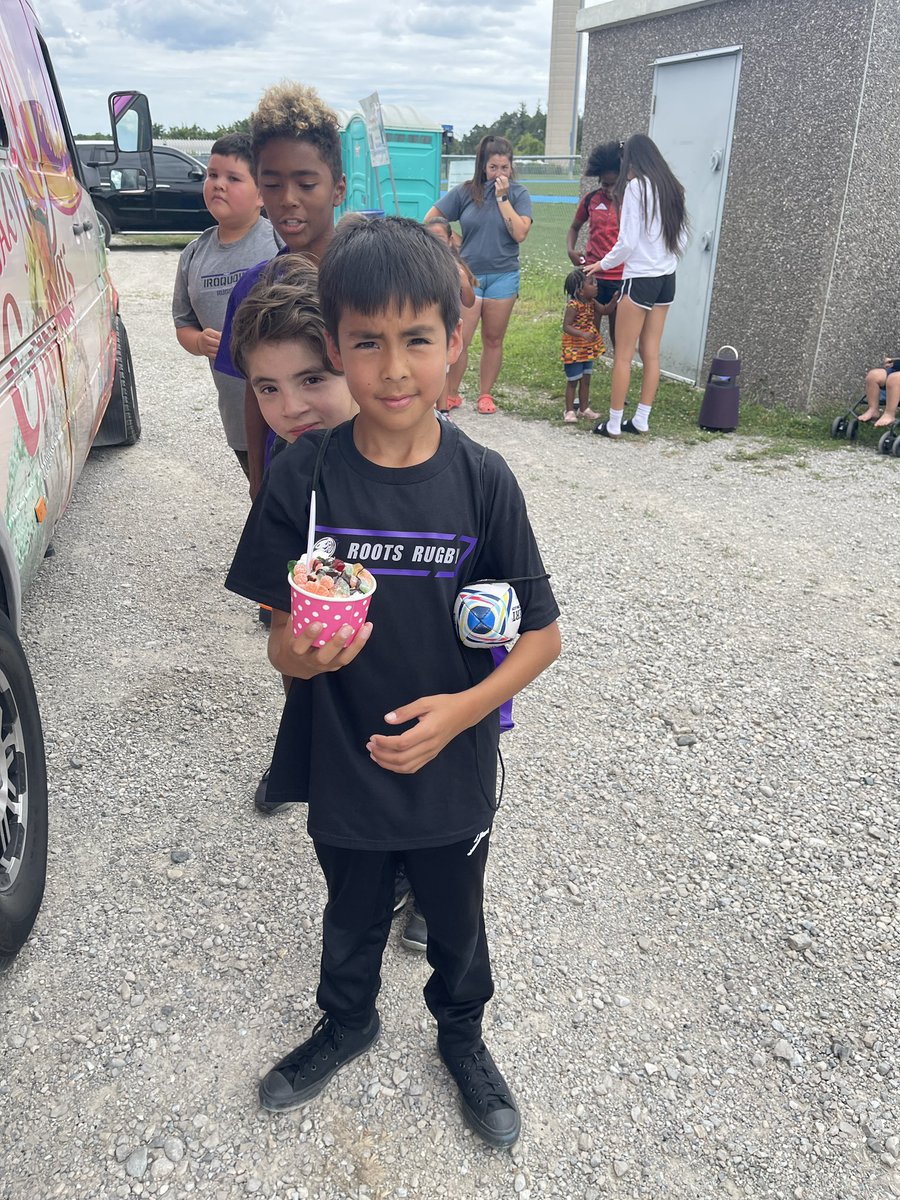 rootsrugby's tweet photo. Iroquois Rugby Minis ended their last day with a HUGE surprise! These hard-working little ruggers were so happy when the ice cream truck pulled up to our field! Great season Minis! See you in the spring! 🧡🏆🍦🍭 #wearerootsrugby #indigenousrugby https://t.co/wYVMPthpAd