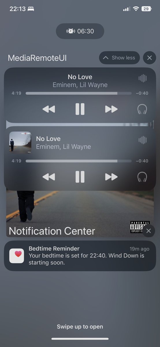 ozodbek_so's tweet photo. Yeah two music players. #iOS16 #iosbeta #bug #betaBug #iosBug #iphone #apple https://t.co/HSMrGx0OPi