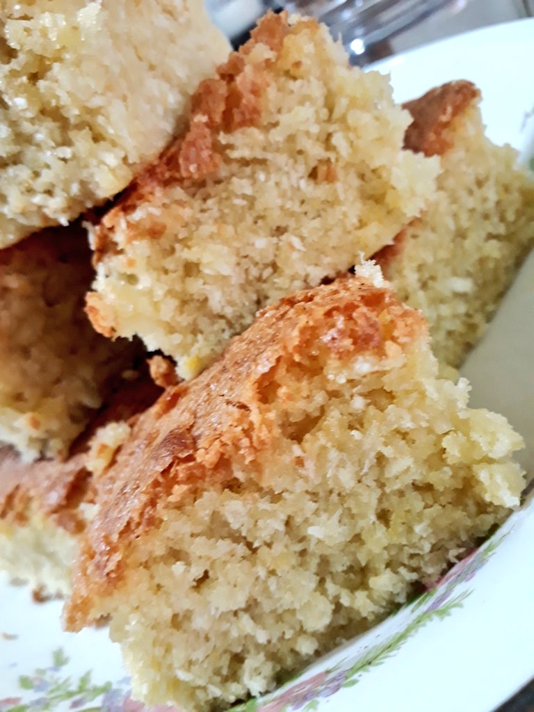 Silnari's tweet photo. La receta que te traigo hoy es ideal para amantes del coco, BLONDIES DE COCO.

Crocantes por fuera y súper húmedos, si le sumás el topping de dulce de leche @TregarOk te volvés loco!

RT si te gusta la receta. https://t.co/rq4hwmNTBW