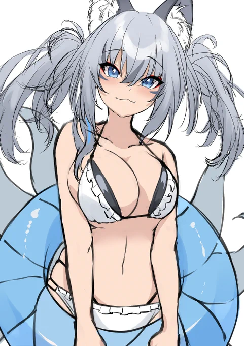 稲荷いろはちゃんをどっちで描くか悩む右はFAタグ付けるとまずいかな? 