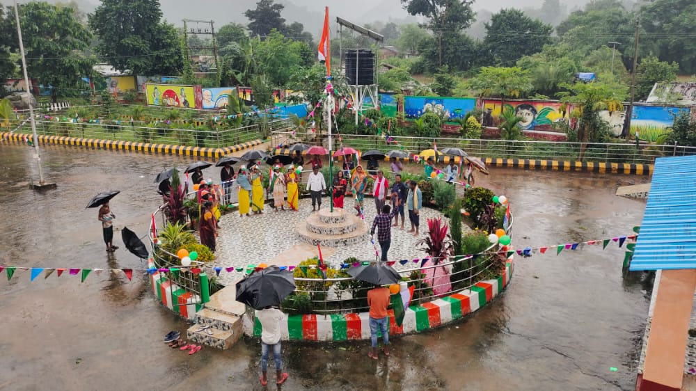 KldBlk_Lanjigar's tweet photo. Trilochanpur Gram Panchayat,Mostly Maoist affected gp under #Kalahandi District in #Odisha are celebrating 76th Independence Day of our beloved country with gaiety, enthusiasm and people's participation. @DmKalahandi @CMO_Odisha @MoSarkar5T @mopr_goi @PRDeptOdisha 
@PMOIndia https://t.co/ozMyEjDHDX