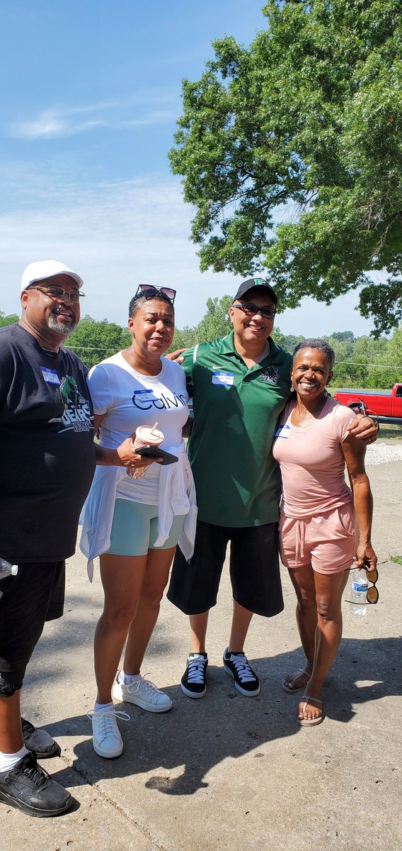 ehsalumnikc's tweet photo. We would to thank everyone for coming out to the East High School Alumni All Class picnic. If you would like to become a member please go to our alumni website. Bear Nation! Bear Pride! https://t.co/G4n9Cr4nSn https://t.co/TYJjWaw1AT