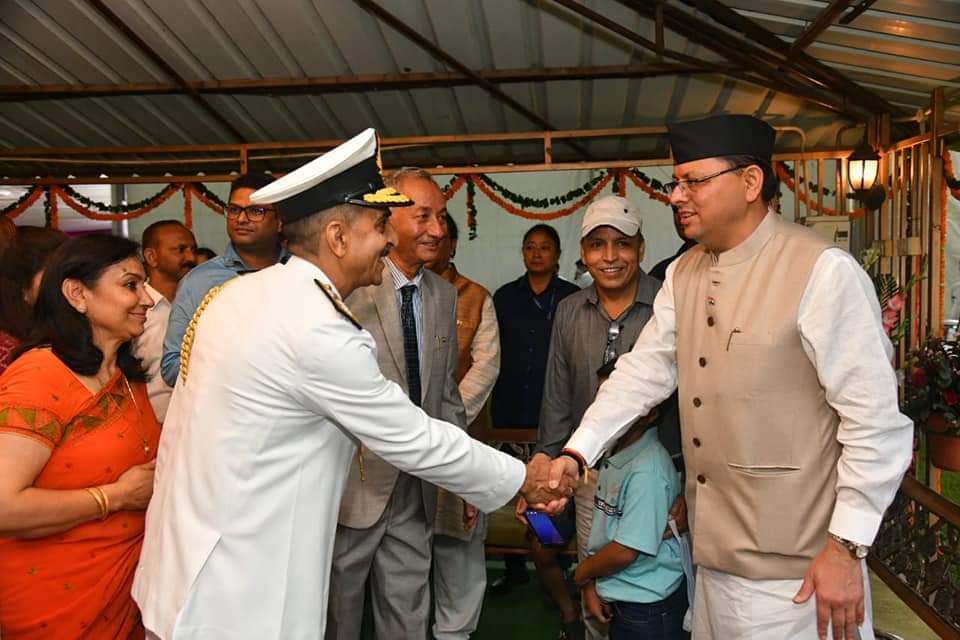 आज स्वाधीनता दिवस की 75वीं वर्षगांठ के शुभ अवसर पर राजभवन में माननीय राज्यपाल श्री <a href="/LtGenGurmit/">LT GEN GURMIT SINGH, PVSM, UYSM, AVSM, VSM (Retd)</a> जी (से.नि.) द्वारा आयोजित स्वल्पाहार कार्यक्रम में सम्मिलित हुआ।