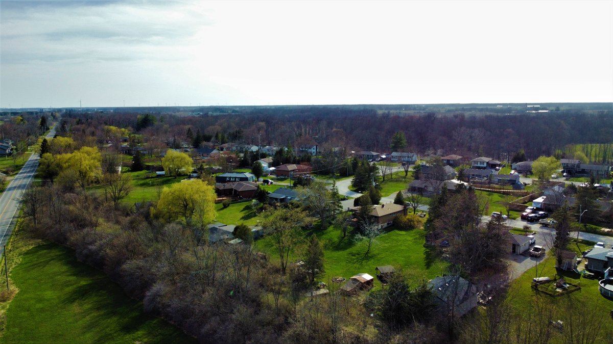 Metro_Loop's tweet photo. Hi Oswego Park! 
Pure Fibre directly to the home is almost ready in your neighbourhood! Get all the details on our services today or sign up! Give us a call toll-free: 1-877-741-5806. https://t.co/cWna214fDy