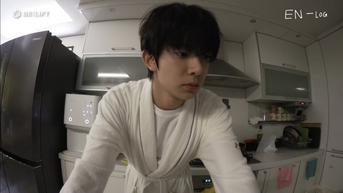 ass_hot_'s tweet photo. [VLOG#1] 이혼을 앞 둔 남자의 이혼과정부터 | 피시방 개업까지 https://t.co/6cBAnvIrzz
