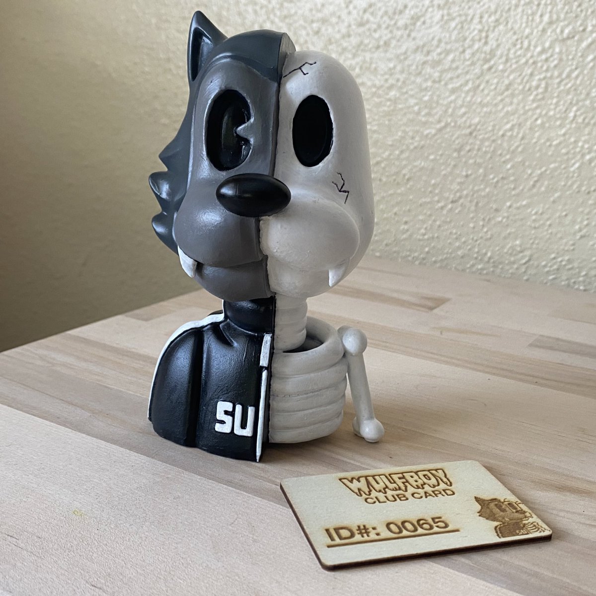 We will be doing a Holders Giveaway today in Discord for a CUSTOM 3D printed Wulf Boy!🤯

Our friend over at <a href="/MadeUpCreations/">MadeUp Creations</a> reached out and wanted to give back to the community.🐺 

You will be able to pick the Wulf Boy you want done, and he will bring it to life!

AWOO, BABY!