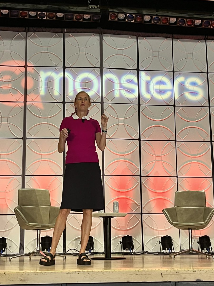 lynneluvah's tweet photo. Jenny Connelly EVP Product and Tech @PenskeMedia breaking down the executive perspective at @AdMonsters #pubforum https://t.co/vAixK1wPdl
