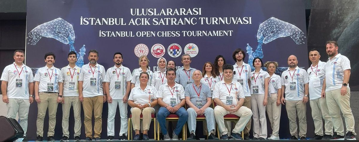 8-14 Ağustos 2022 tarihlerinde düzenlenen 
2022 Uluslararası İstanbul Açık #Satranç Turnuvası Başhakemi IA Fuat Ergür, turnuva gözlemcisi IA İsmet Arvit, turnuva koordinatörü Mehmet Öney ve turnuvada görev yapan hakemlerimiz..
istanbulopen.tsf.org.tr