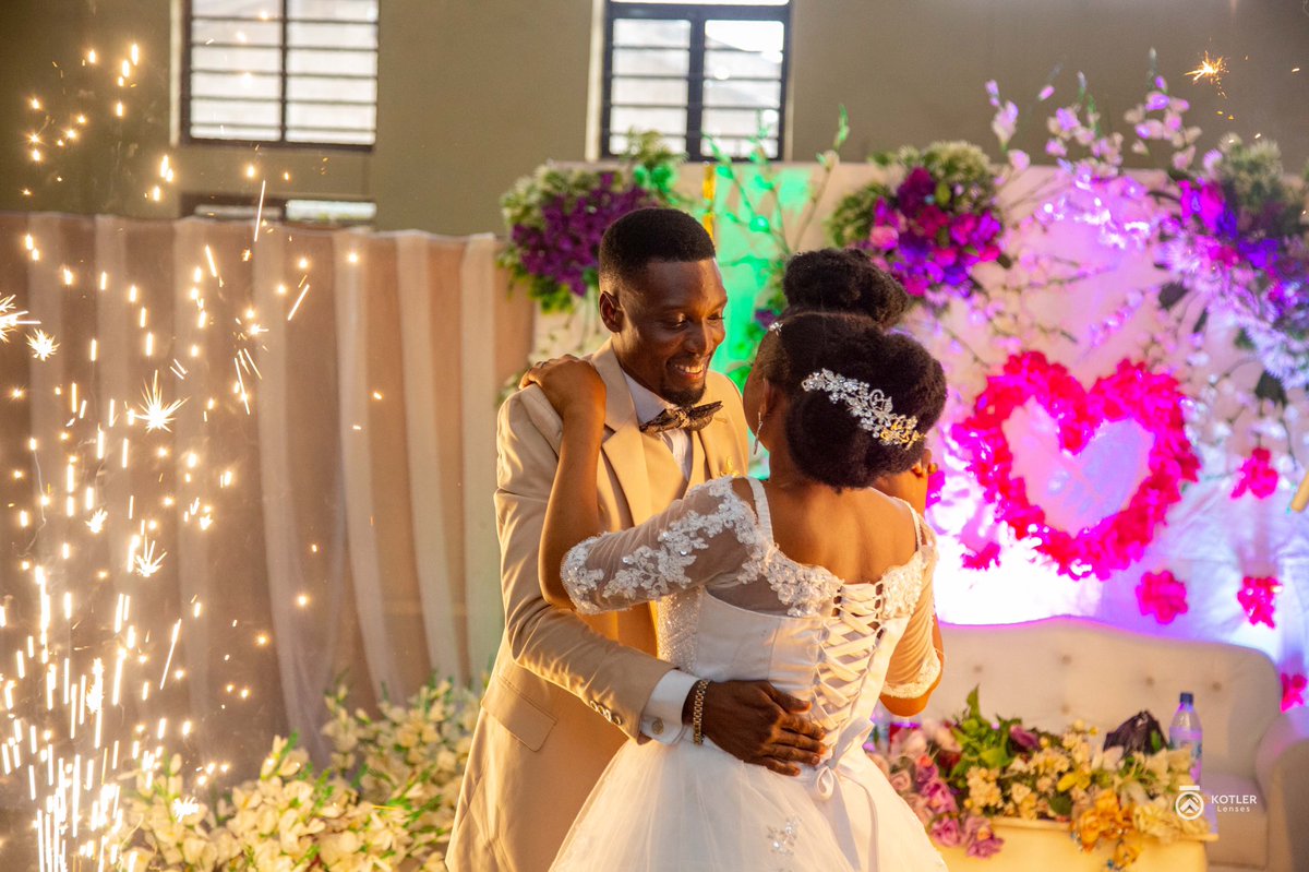 kotlersheffy's tweet photo. The Bond | The Friendship | The Kiss | The Sincerity of our Hearts | The Never Turning Back on each
other | And the Unending God's Love | Will always keep us
together.

From the Archive; #TheJay&amp;JayAffairs

Images by Lean of @kotlerlenses https://t.co/9jaK6nSelA