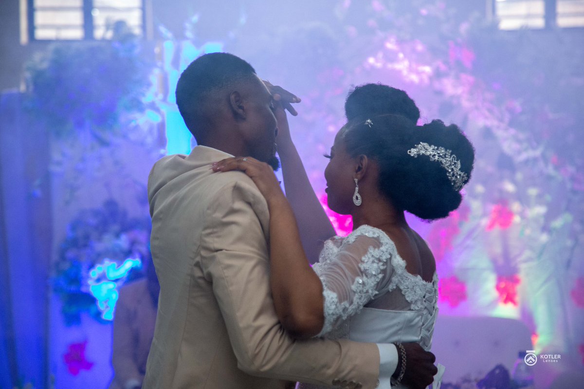 kotlersheffy's tweet photo. The Bond | The Friendship | The Kiss | The Sincerity of our Hearts | The Never Turning Back on each
other | And the Unending God's Love | Will always keep us
together.

From the Archive; #TheJay&amp;JayAffairs

Images by Lean of @kotlerlenses https://t.co/9jaK6nSelA