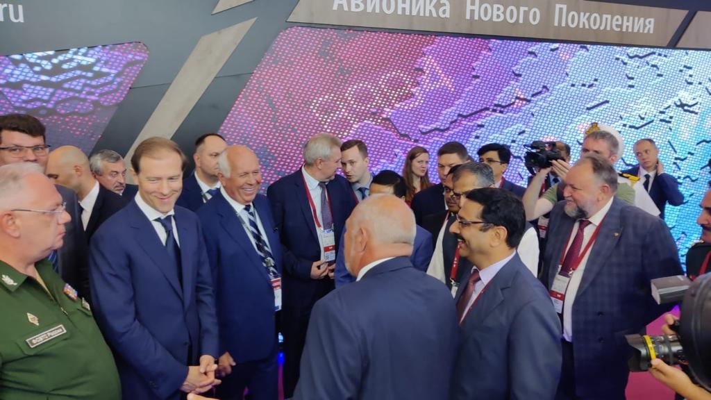 #BrahMos Pavilion visit of Mr. Denis Manturov, Dy PM of #Russia, @AmbKapoor, Ambassador of India to The RF, Mr. Sergey Chemezov, CEO, Rostec Corp. & Army Gen Dmitriy Shugaev, Director, Federal Service for Military-Technical Cooperation on the #InauguralDay of #ARMY2022.

(1 of 2)