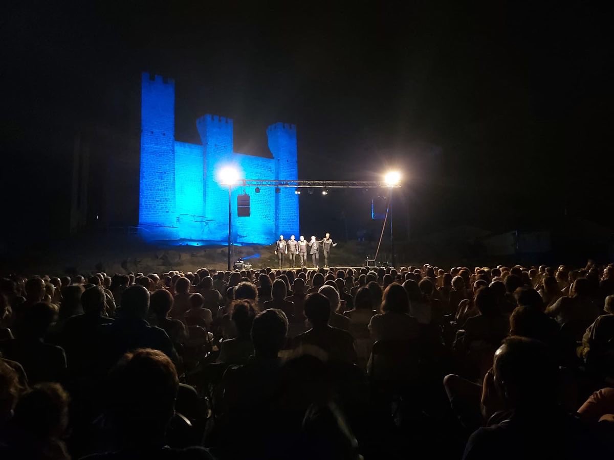 b_vocal's tweet photo. No paramos!
El pasado sábado en #Sadaba, el domingo en #Beteta…
Hoy estaremos en #Alfaro, el martes en #Farlete, el miércoles en #Calamocha, el sábado en #SantaEulaliadelCampo…
La semana que viene #Bari (Italia), #Blancas, #Zuera
@FIMUCFestival
#bvocal #España #Italia #acapella https://t.co/YTqN0fHnWR