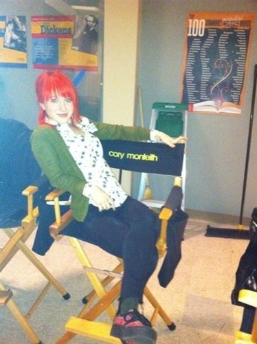 YELYAHRIOTT's tweet photo. remember when hayley visited the glee set 😭 https://t.co/Ps96EUKKBM
