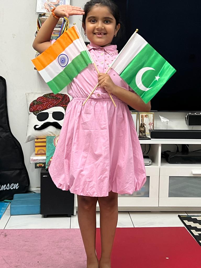 rasmik6's tweet photo. The struggle was common,joy was same,then why not celebrate both.
Happy to see Niharika's  compassionate thoughts towards togetherness with no boarders!Happy Independence Day to India and Pakistan. #HarGherFlag
@KNargish @sydneydxb @Rohinipathak30 @NishiMohan2 @parizad_parakh https://t.co/zS7xNfDQwF