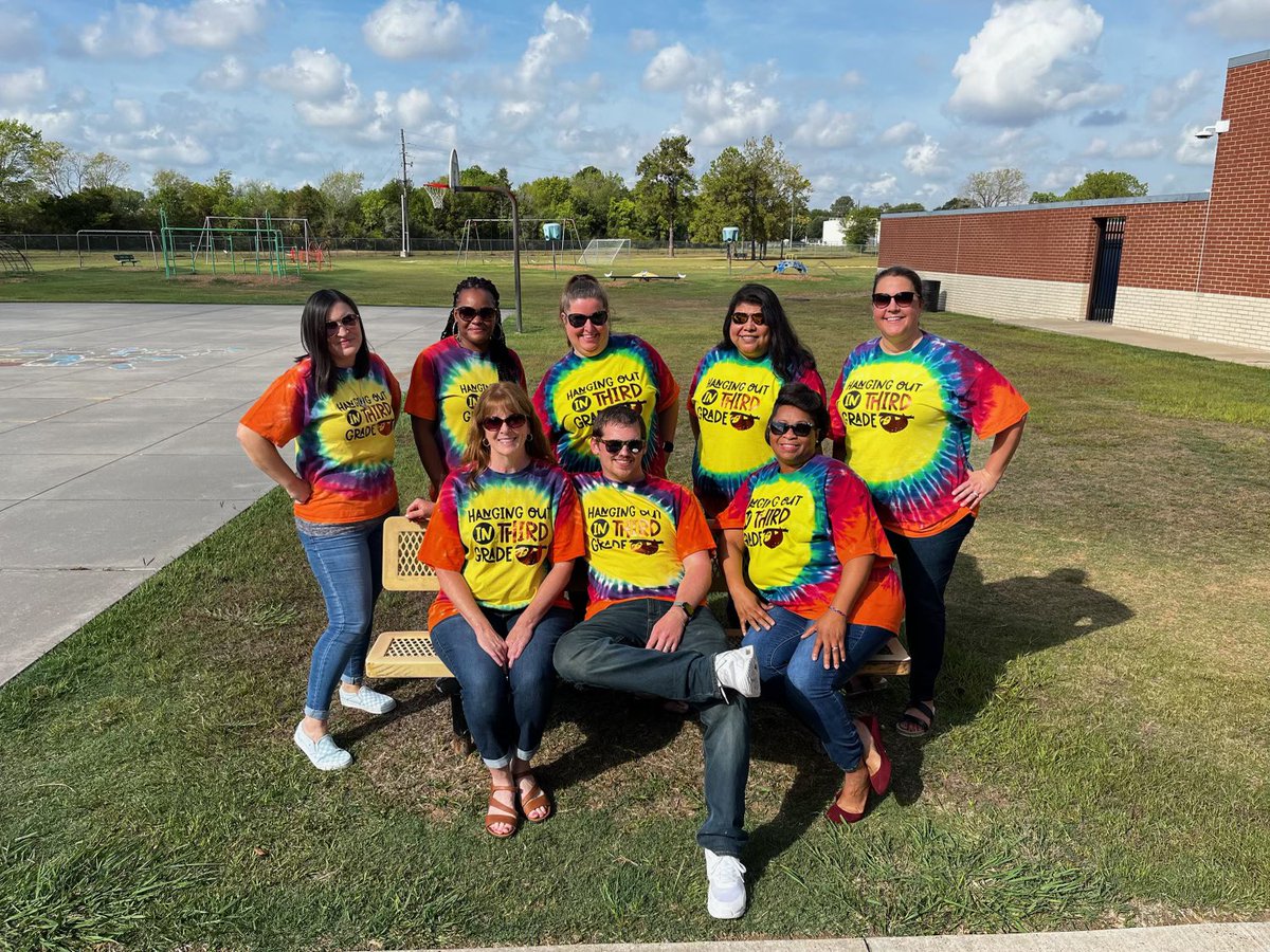 Jazzmine1979's tweet photo. Don’t dim our light! We wear shades! 3rd grade team @TippsElementary @FeliciaWT https://t.co/Xy39xDlGFM