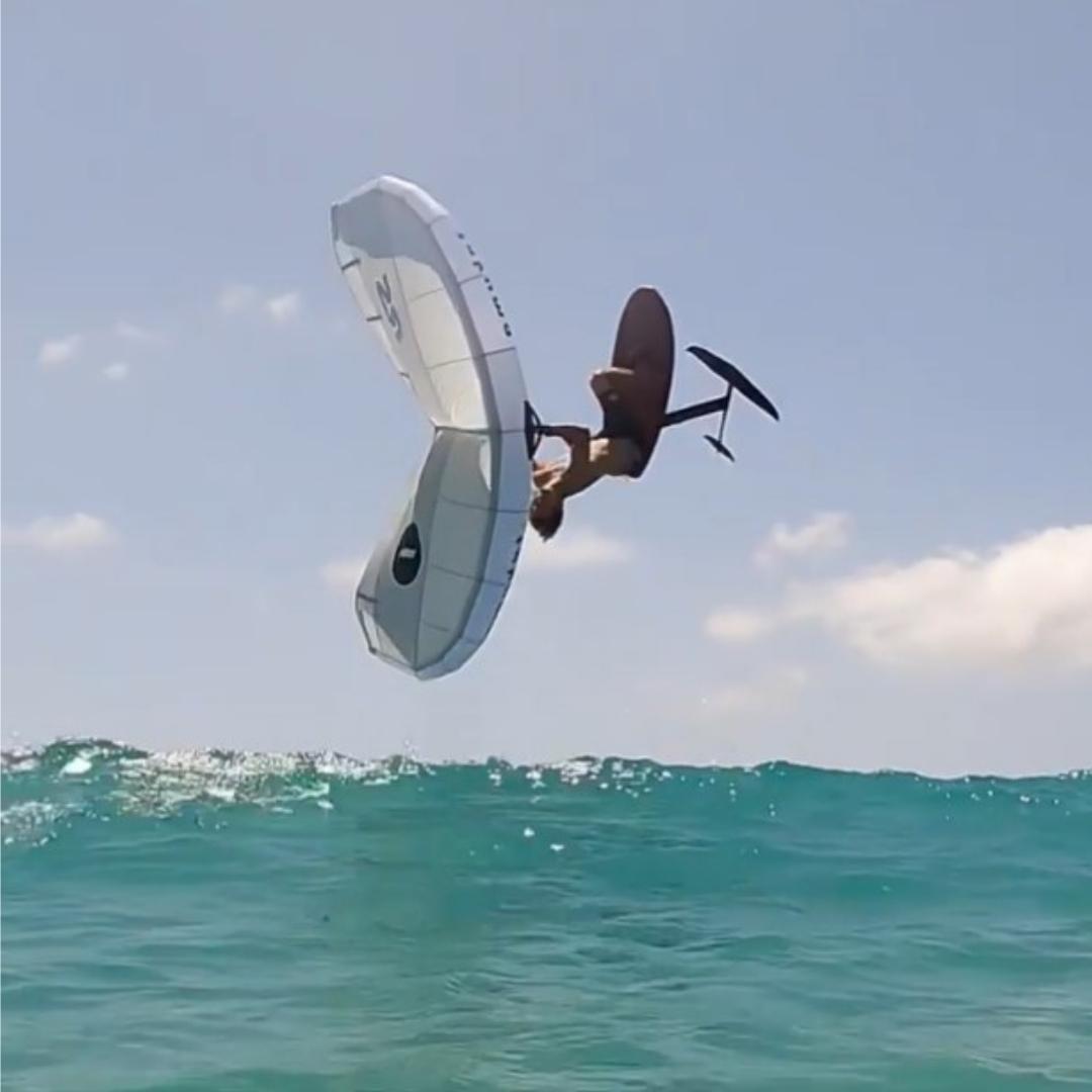 mountains2water's tweet photo. #flyabovethewater Wing Foil
adventure in Maui. Smoothly travel with the #rswing and #kujirafoil by #takumaconcept https://t.co/YAWf3IBqCg
🏄♂️ @leo_etienne0
#takuma #maui #mauiwatersports #foiladventure
#wingfoil #foil #hydrofoil #surf #windsurf
#kitesurf #vanlife #watersports https://t.co/wpoxhURY4Y