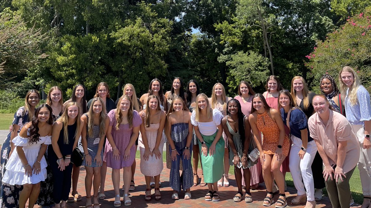 UNCSoftball's tweet photo. The Heels are back in the ‘Hill! 

Happy FDOC - we’re so excited for this year 💙👣

#GoHeels https://t.co/QUJnL3HXdU