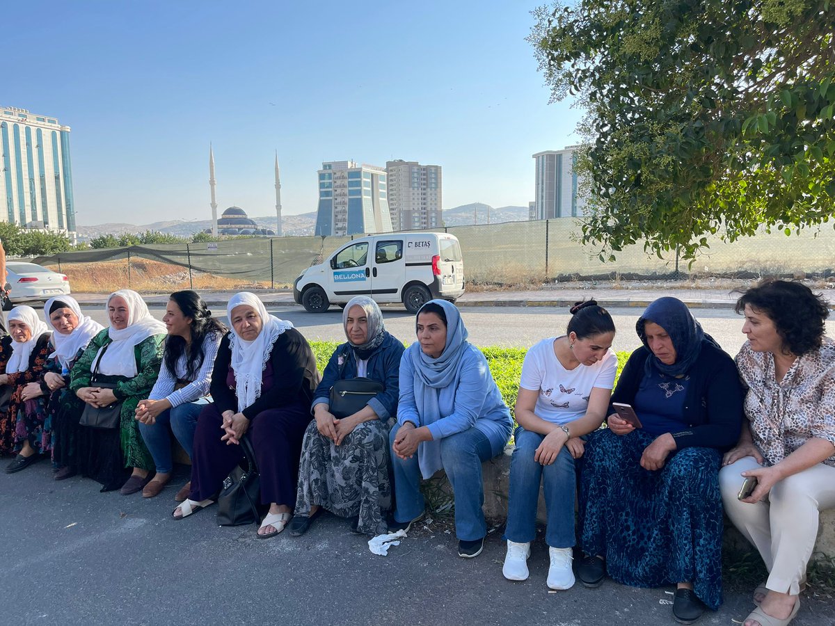 TJA, Barış Anneleri ve HDP Ufa Kadın Meclisi olarak 425 gündür Adalet Nöbetinde olan Emine Şenyaşar Anneye dayanışma ziyaretinde bulunduk.
Şenyaşar Ailesi Yanlız Değildir!
<a href="/TJAMerkez/">Tevgera Jinên Azad</a>
@senyasarailesi
<a href="/AyseSurucuUrfa/">Ayşe Sürücü</a>