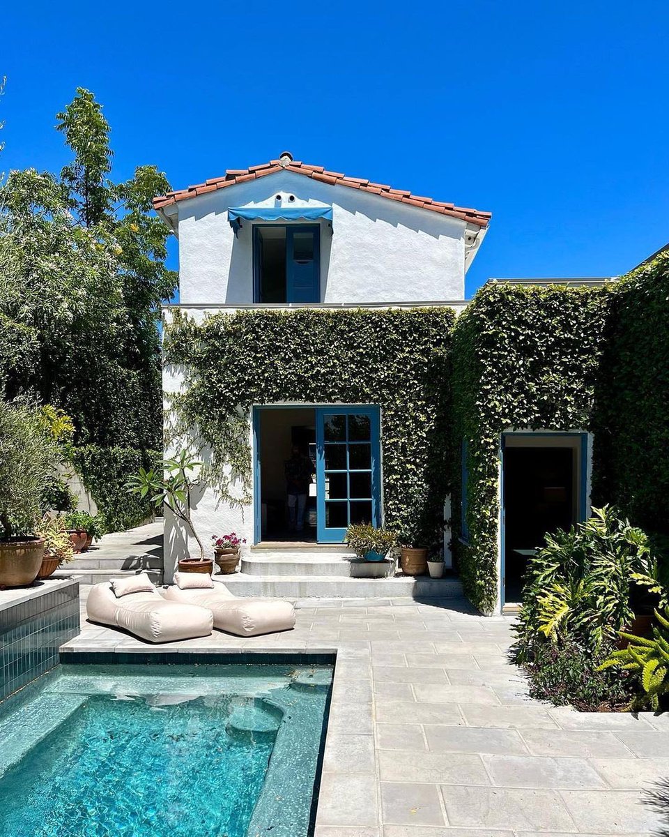 NATALIALABEL's tweet photo. Mediterranean villa in Los Angeles. Heaven. https://t.co/CbmohGgi4f