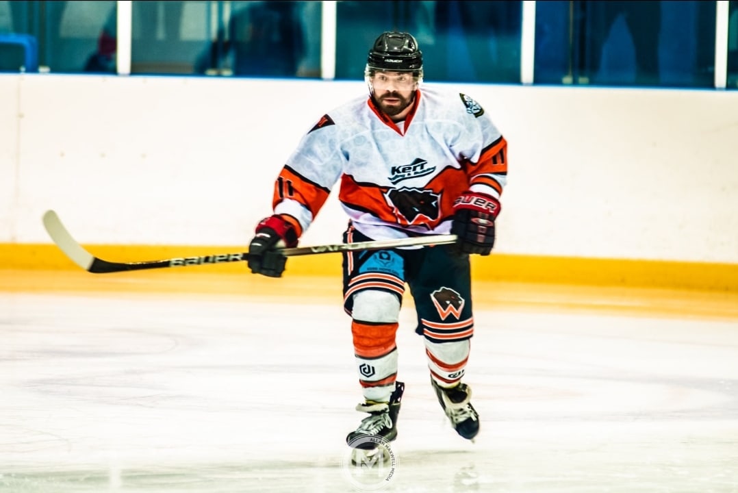 PaisleyPirates's tweet photo. Paisley Pirates delighted to welcome Fraser Kerr onboard. Full statement over on Facebook and Instagram

Photo - Allan Maxwell

#snlhockey #paisleypirates #icehockey #scottishicehockey #signingannouncement #braeheadarena https://t.co/IOCC8ePsHa