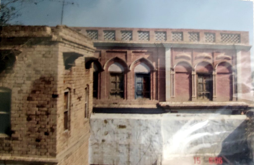 sultansinghblr's tweet photo. Photos of my Grandmother's ancestral house in village Jethpur, dist Montgomery (now #Sahiwal).2008 pics when my Uncle visited the place.The havelli was called Thanedaran di Havelli. Built by her grandfather, Sardar Badan Singh. I hope it's still the same.
#Partition1947 #Partiton https://t.co/rmzKamrtef