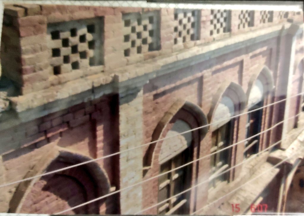 sultansinghblr's tweet photo. Photos of my Grandmother's ancestral house in village Jethpur, dist Montgomery (now #Sahiwal).2008 pics when my Uncle visited the place.The havelli was called Thanedaran di Havelli. Built by her grandfather, Sardar Badan Singh. I hope it's still the same.
#Partition1947 #Partiton https://t.co/rmzKamrtef