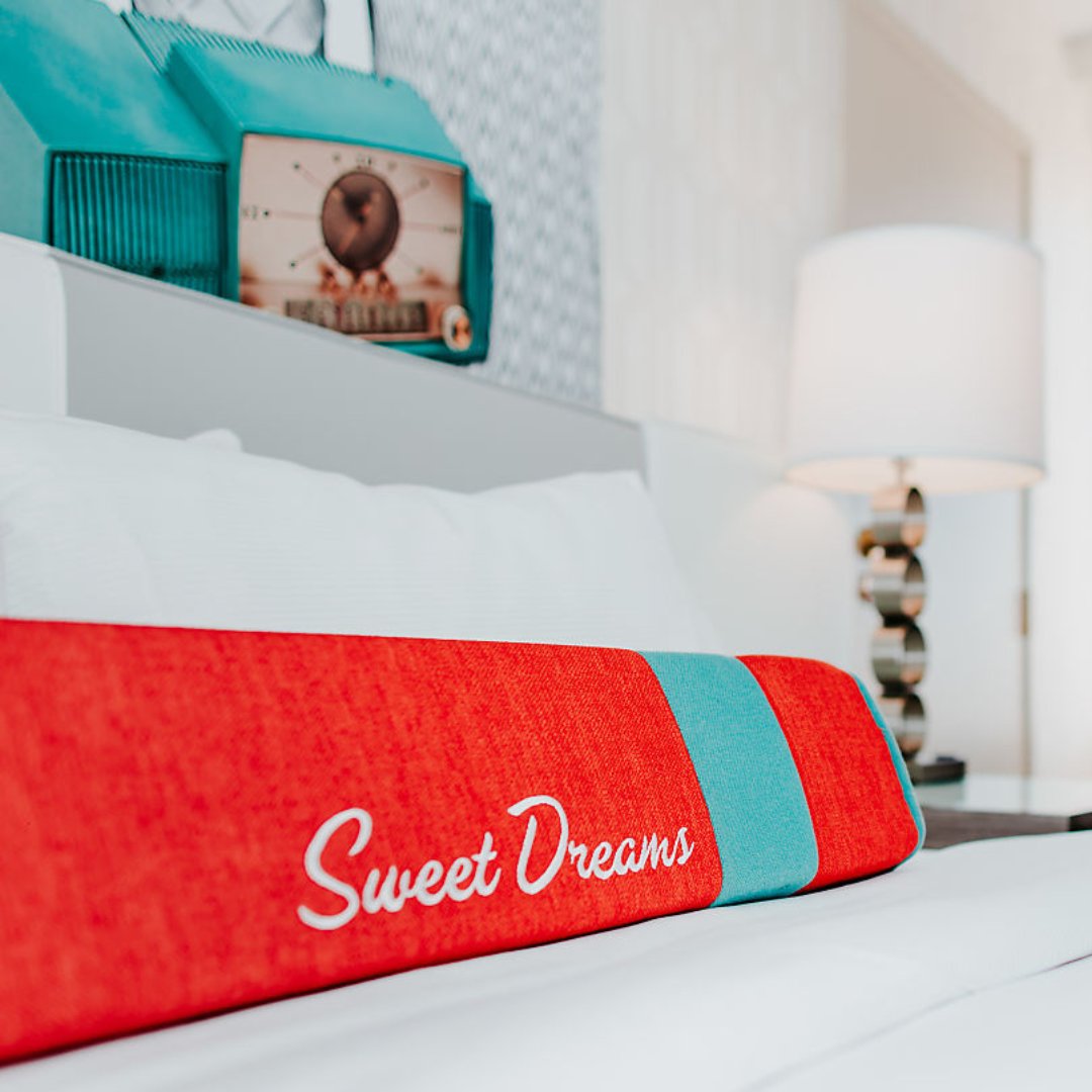 The snooze button was invented for Monday mornings.... Nothing but the sweetest dreams to start your week off right!  
#keepdreamin