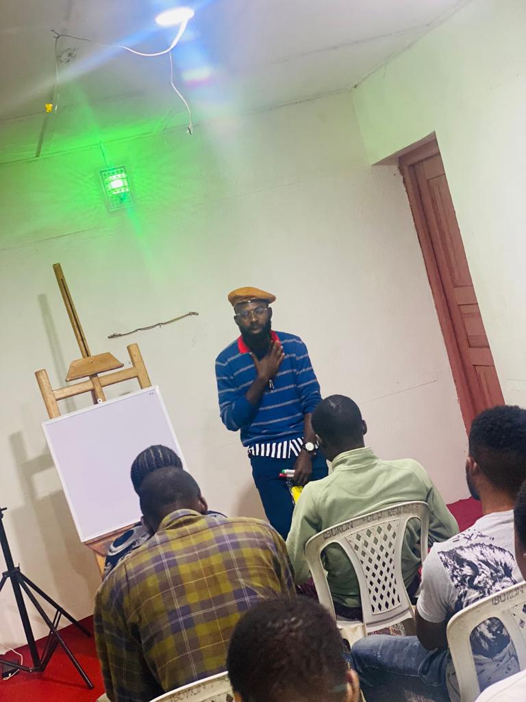 lioinitiatives's tweet photo. Day 1.... Drone clinic with @lioinitiatives so nice to have @Matthias_Coded @Eyitayoharrison 
........
We continue tomorrow 
@AkureHowFar @AkureCityHunter @iam_moyosawyer @amosdamilola_ @Comrade_alBarka https://t.co/w3ZUhsNvl7