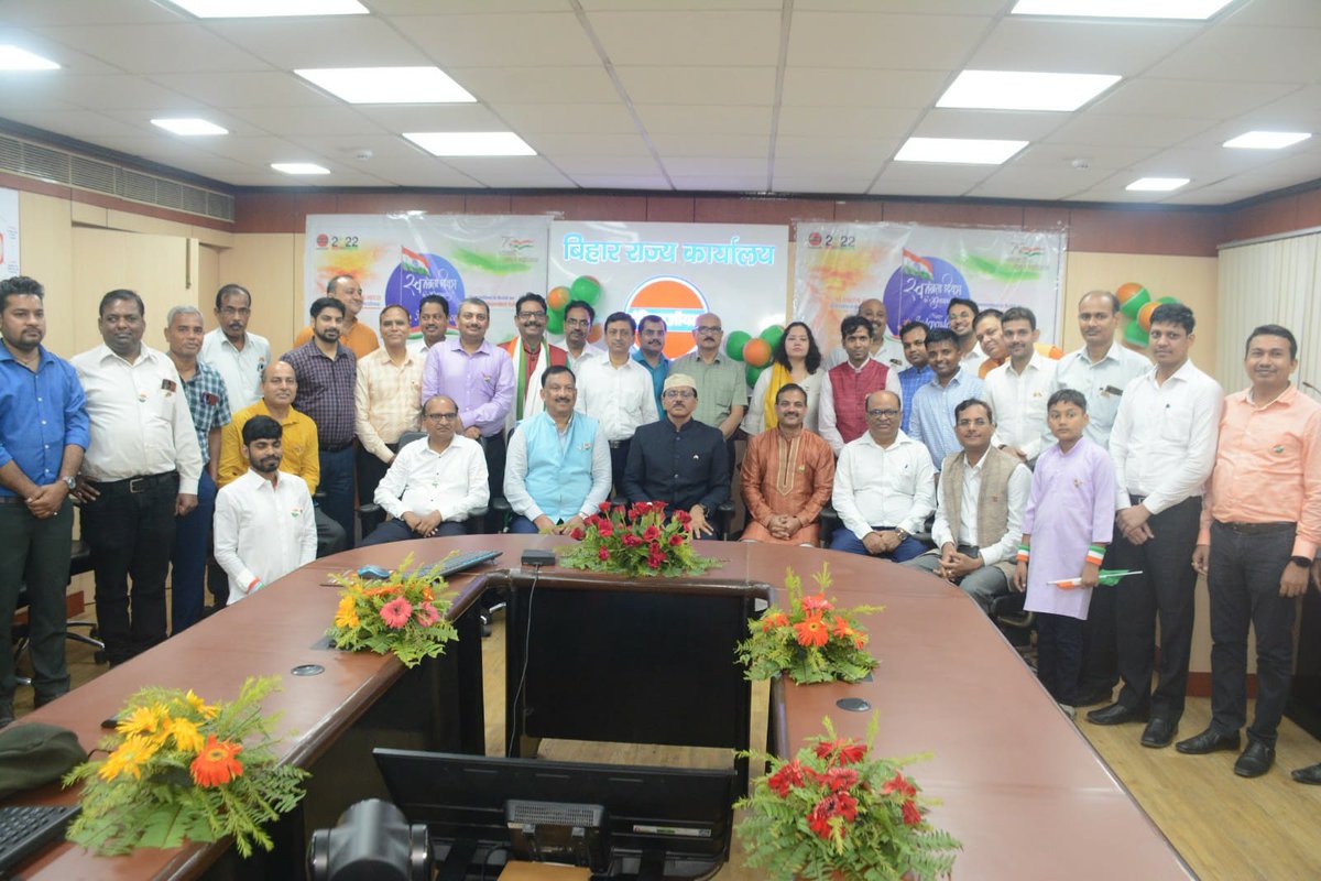 IOCL_BIHAR's tweet photo. Mr Vibhash Kumar, ED &amp; SH, BSO hoisted the National Flag on the occassion of 75th Indeoendence Day. He called for coming together to celebrate the biggest occassion for every Indian with a promise to protect  while celebrating #AzadiKaAmritMahotsav https://t.co/aaNWAACmUf