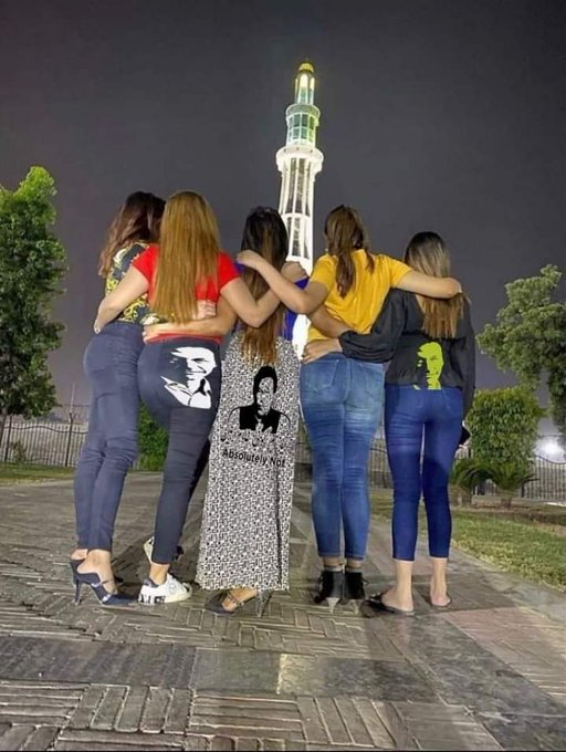 PRani_7's tweet photo. بابا جی پوچھ رہے ہیں وہ کون م ادر چ ود تھا جس نے عوام کو ریاست مدینہ بنانے کو کہا پھر پ ہ ن چ و د نے رنڈی خانہ کھول کر یوتھنیوں کو کال گرلز بنا دیا بابا جی کہہ رہے ہیں اسکے پورے خاندان کی  ڈی چوک میں گ مارو https://t.co/JmyQl1g0rm