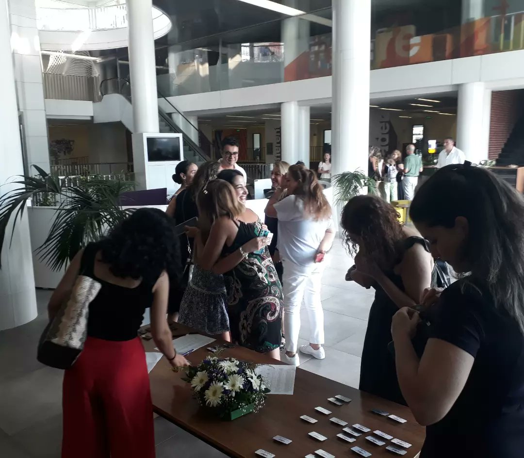 UOGaziemir's tweet photo. Uzun bir aradan sonra yeniden beraberiz.💜

Öğretmenlerimizle yeni eğitim ögretim yılına başlayacak olmanın heyecanını yaşıyoruz. 💜

#UğurluOlmak 
#GaziemirUğurKampüs https://t.co/PWsdatxAPu