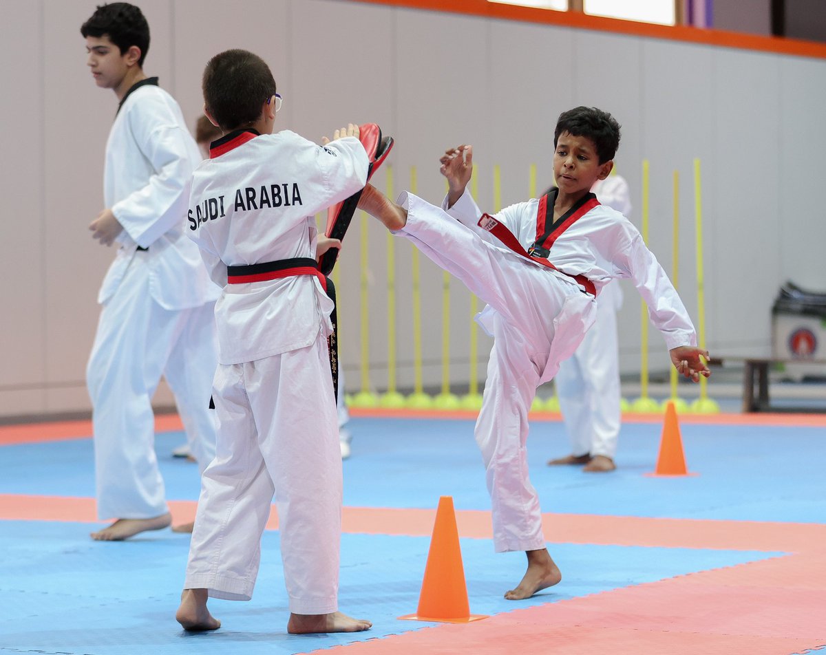 MahdAcademy's tweet image. من أجل صناعة أبطال جدد في رياضات مختلفة

عُـــــــــدنــــا 💜

#أكاديمية_مهد