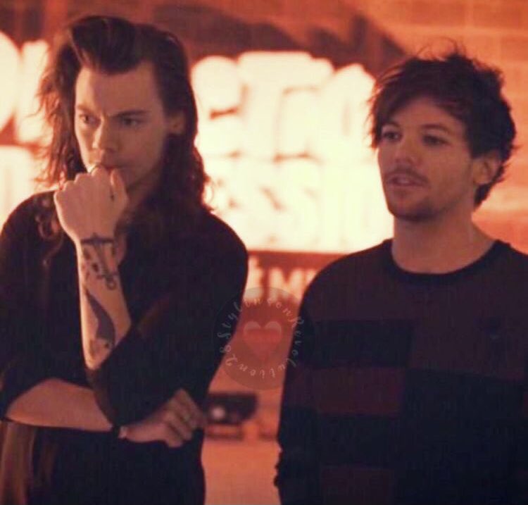 StylinsonRev28's tweet photo. #HarryStyles &amp; #louistomlinson #applemusic #mitam art installation  2015 #larrystylinson #unseen &amp; #rare pics 🎤🎤 #sr28 https://t.co/zWrpFzN13B