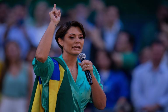 ducavendish's tweet photo. Algo que nenhuma "especialista" da grande imprensa está falando e fará toda a diferença nessas eleições, a presença de Michelle Bolsonaro e sua fé inabalável.

O papel dela é essencial.

As hienas sabem disso e a atacarão de forma mais veemente. https://t.co/mrE9ynXHQN
