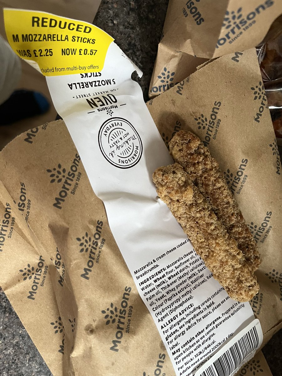 dgiddins_88's tweet photo. @Morrisons how can you sell something like this?? What kind of people do you have working in your deli department. I know it’s reduced but really come on it’s not even edible and a dog wouldn’t even eat this!! 😡 https://t.co/tiH04blWoh
