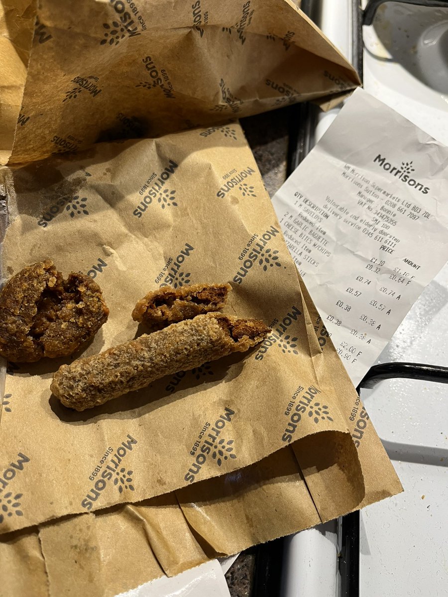 dgiddins_88's tweet photo. @Morrisons how can you sell something like this?? What kind of people do you have working in your deli department. I know it’s reduced but really come on it’s not even edible and a dog wouldn’t even eat this!! 😡 https://t.co/tiH04blWoh