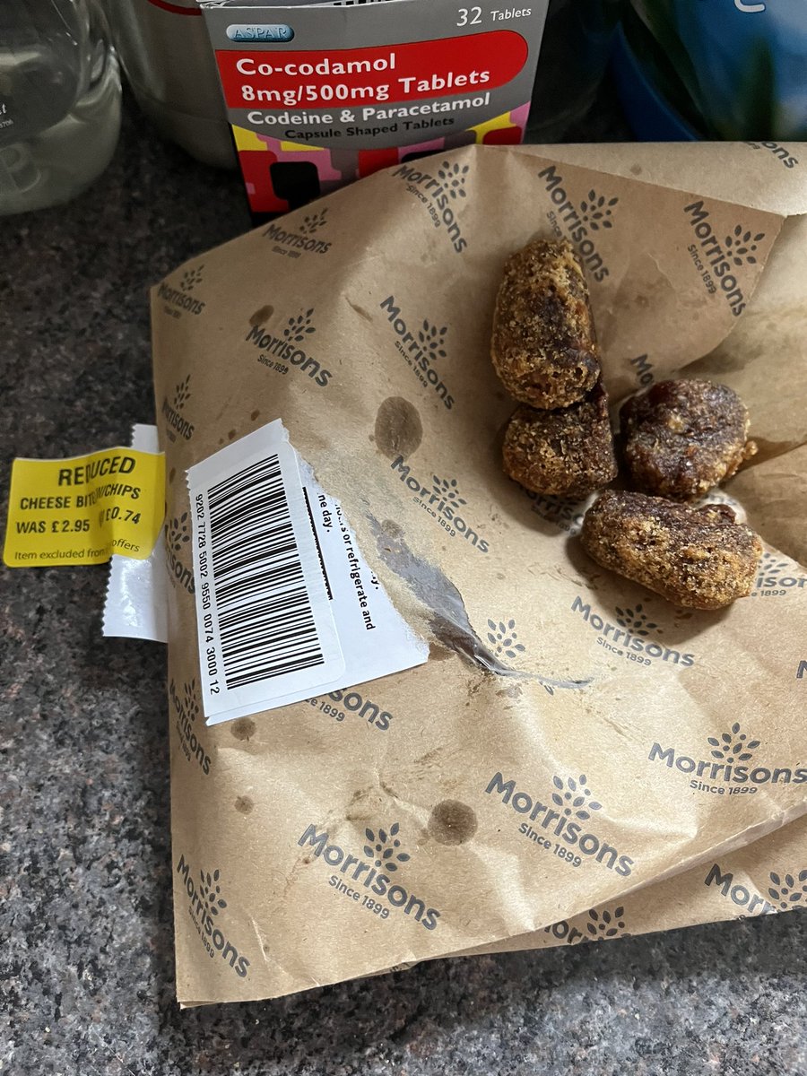 dgiddins_88's tweet photo. @Morrisons how can you sell something like this?? What kind of people do you have working in your deli department. I know it’s reduced but really come on it’s not even edible and a dog wouldn’t even eat this!! 😡 https://t.co/tiH04blWoh