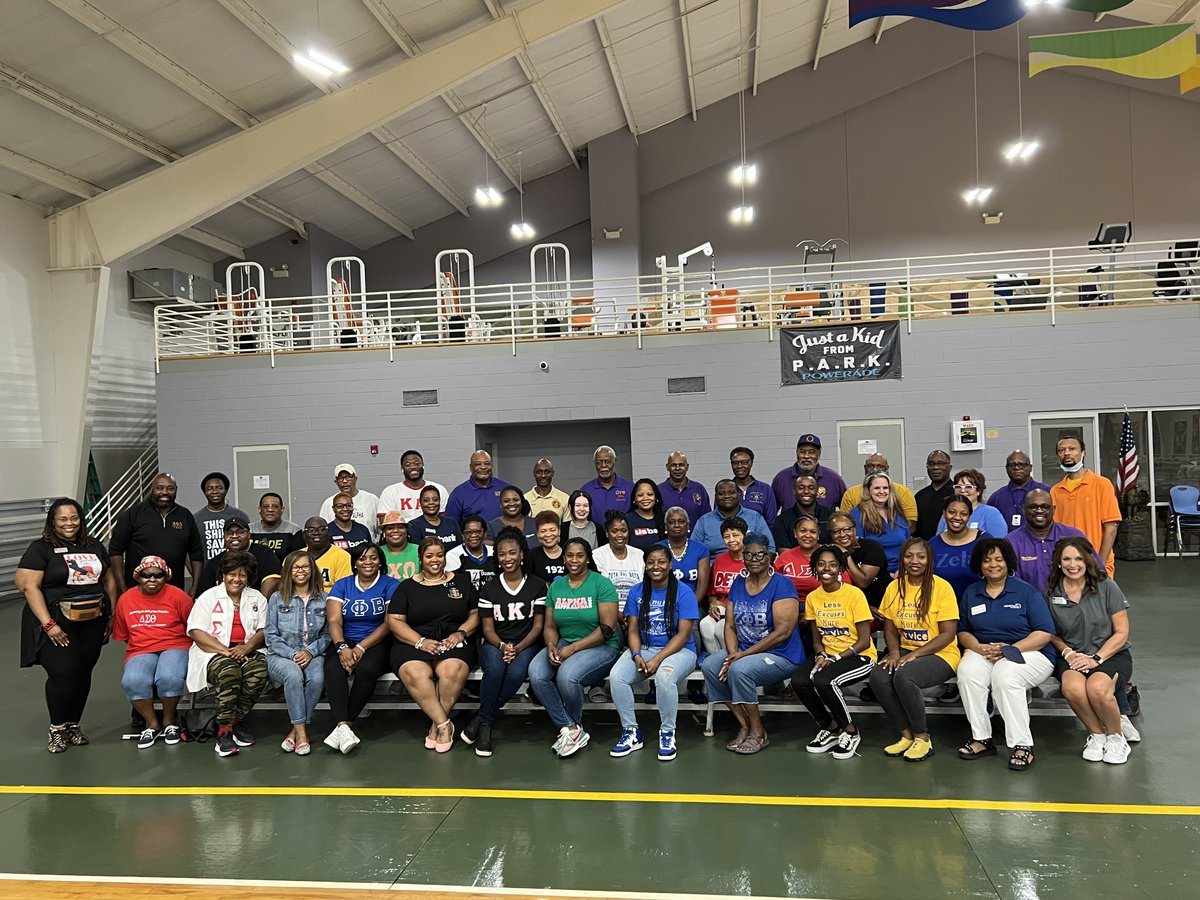 LRPARKids's tweet photo. This weekend was excellent thanks to #usbank and #fanniemae providing school supplies and information for the P.A.R.K. students and their siblings!
The Divine 9 &amp; others pitched in to ensure the students had everything in their bags. It was one band, one sound for a great cause. https://t.co/IAZoQ12kwG