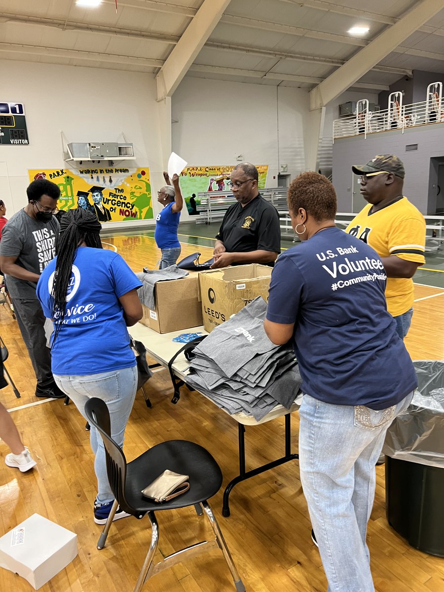 LRPARKids's tweet photo. This weekend was excellent thanks to #usbank and #fanniemae providing school supplies and information for the P.A.R.K. students and their siblings!
The Divine 9 &amp; others pitched in to ensure the students had everything in their bags. It was one band, one sound for a great cause. https://t.co/IAZoQ12kwG