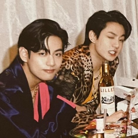 tkchronicles's tweet photo. LOOK AT TAEHYUNG &amp; JUNGKOOK??? MY LOVES 🫶🙁 https://t.co/CmI7T28hge