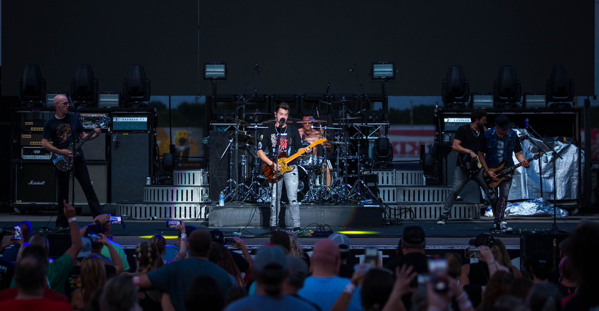 Friday night we caught <a href="/fuelofficial/">Fuel</a> live at the <a href="/MoStateFair/">Missouri State Fair</a> centralmonews.net/entertainment/…