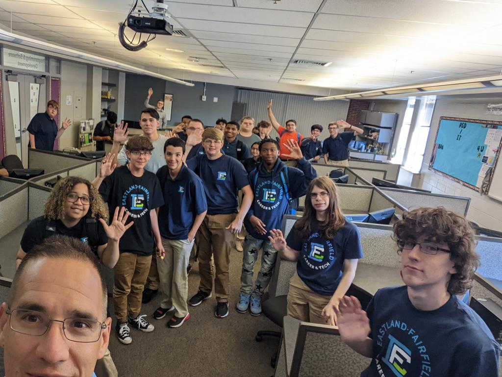 DerekRoeth's tweet photo. Year 16. Blessed to be working with this fabulous group #EFFirstDays https://t.co/6HheveornV